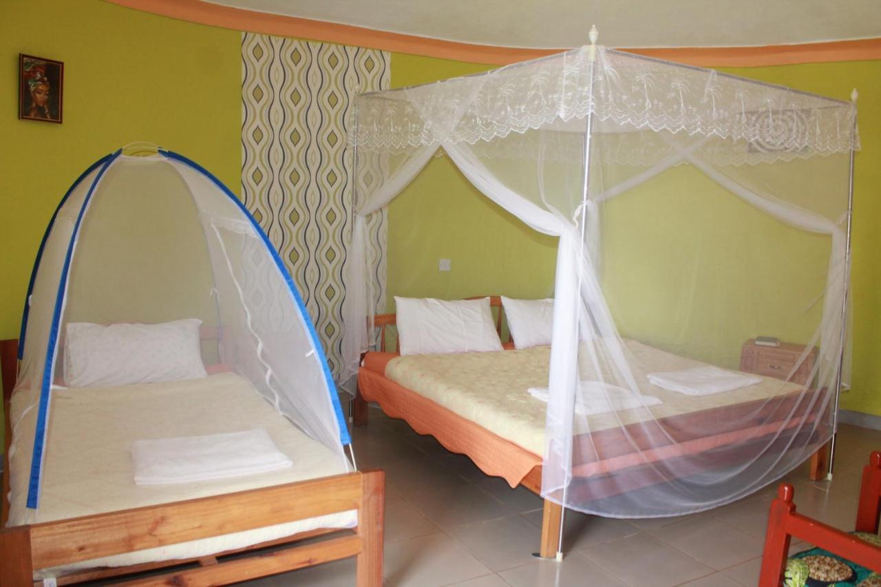Crater Bay Cottages Kabale Екстериор снимка