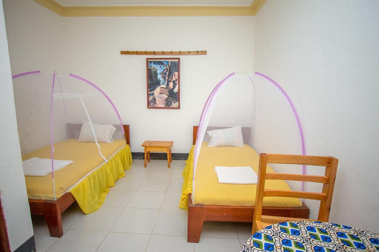 Crater Bay Cottages Kabale Екстериор снимка
