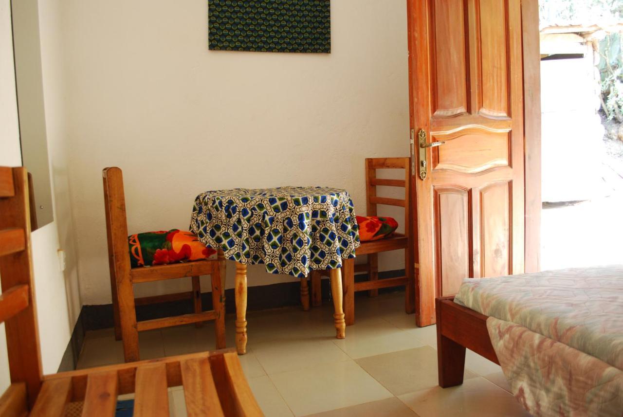 Crater Bay Cottages Kabale Екстериор снимка