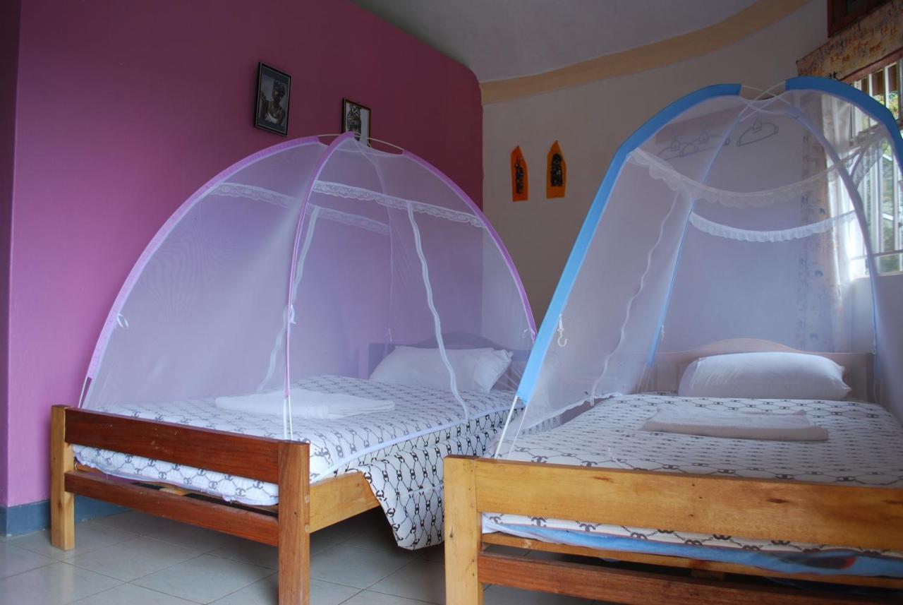 Crater Bay Cottages Kabale Екстериор снимка