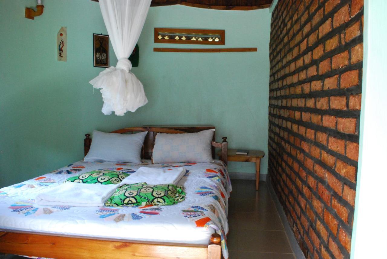 Crater Bay Cottages Kabale Екстериор снимка